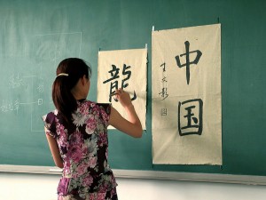 Una clase de caligrafía china (Axel Rouvin https://www.flickr.com/photos/evdaimon)